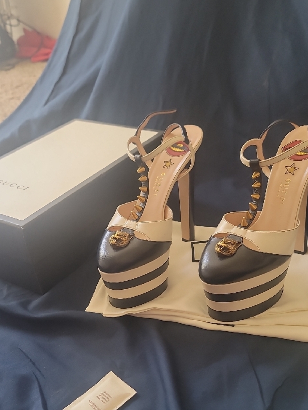 Gucci Black and Cream Platform T-Strap Slingback Heels with Gold Lion - Picture 3 of 3